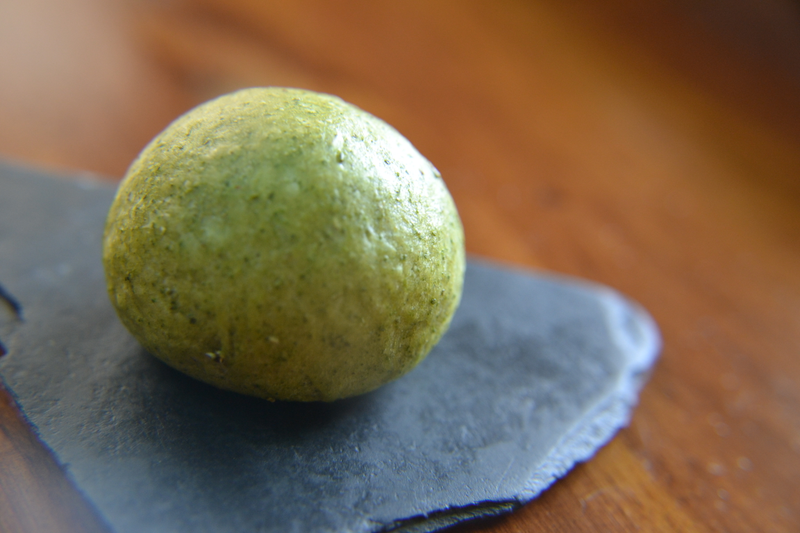 A bread roll made of coca leaf extract from the La Paz restaurant, Gustu (Photo: Erich Eichstetter, Gustu)